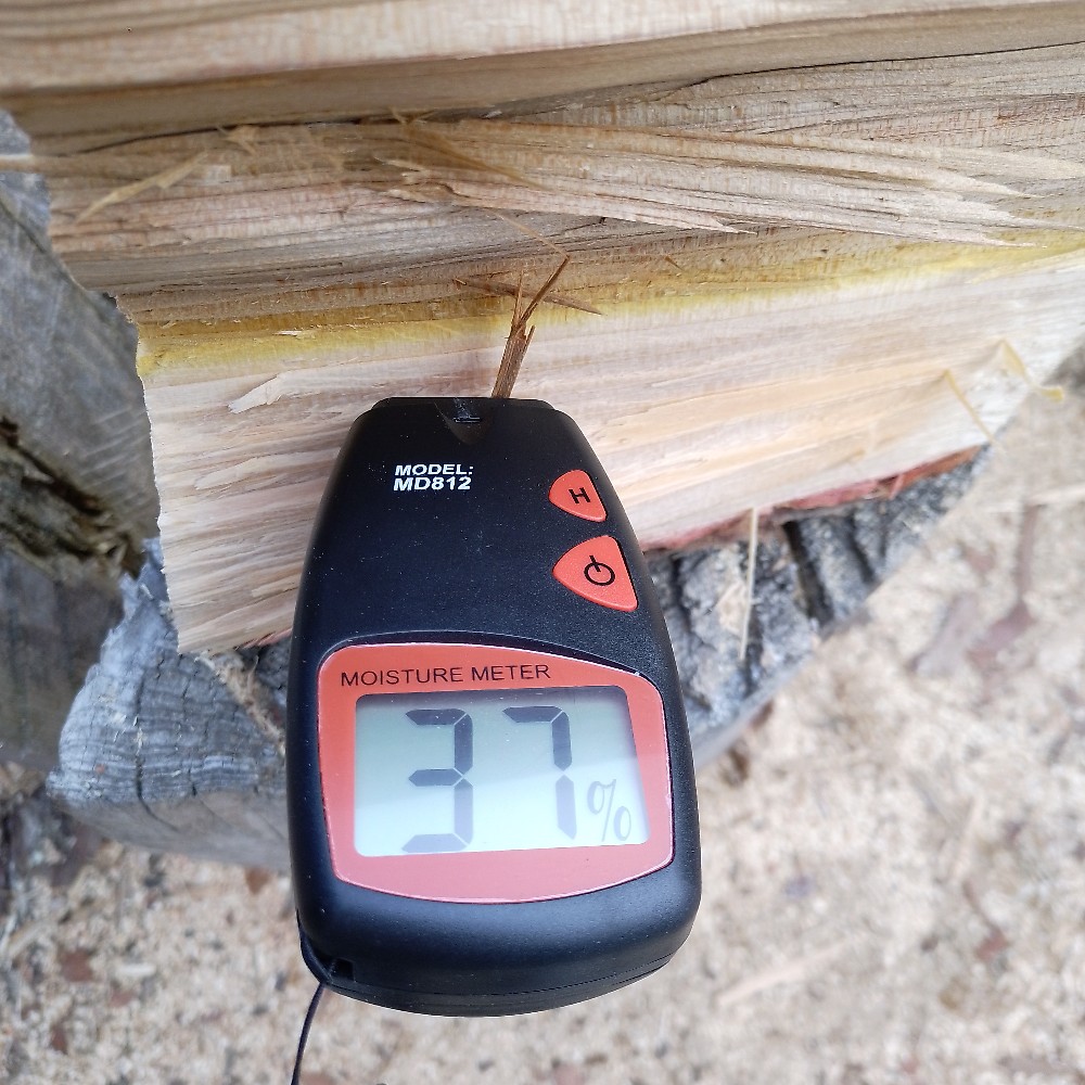薪の水分量の測り方［デジタル水分計を買ってみた］